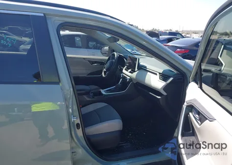 2023 Toyota Rav4 Xle z USA, uszkodzony, nr VIN 2T3W1RFV4PW248739